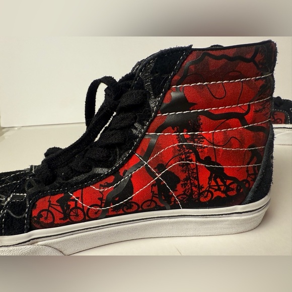 VANS Stranger Things 'Friends Don’t Lie'  Sk8-Hi Mens 7.5 /Womens 9 - Picture 4 of 9